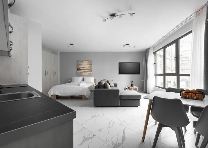 Avenue Studios & Apartments, Nilie Hospitality Mgmt
